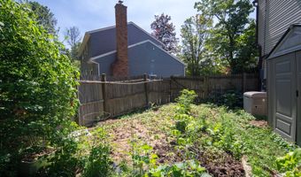 51 Aspen Cir, Albany, NY 12208