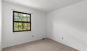 2332 Hidden Meadow Ln, Ballwin, MO 63021