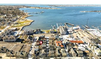 4 Goodwin St 1, Newport, RI 02840