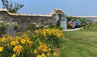 61 Ledge Rd J, Newport, RI 02840