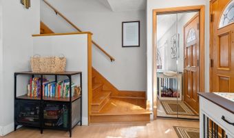 1124 W PARKWAY Blvd, Appleton, WI 54914
