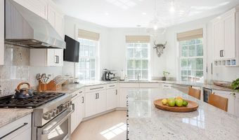 23 Catherine St, Newport, RI 02840