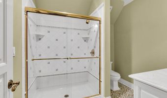 41 Marlpit Pl, Middletown, NJ 07748