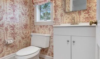 62 Chatham Rd, Berlin, CT 06037