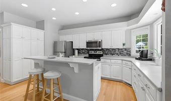 3 Connor Ln, Barrington, RI 02806