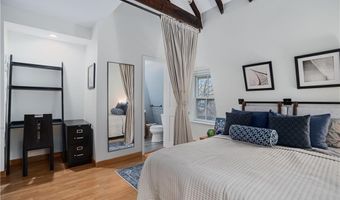 35 Pelham St Phe, Newport, RI 02840