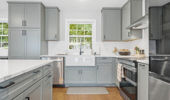 6812 LAMP POST Ln, Alexandria, VA 22306