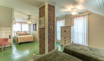 111 4th St, Apalachicola, FL 32320