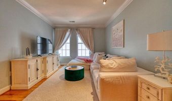 1023 N ROYAL St 204, Alexandria, VA 22314