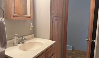 729 S 16th St, Bismarck, ND 58504