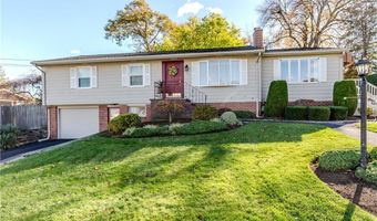 17 Woodview Dr, Cranston, RI 02920