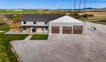 305 Snake River Dr, American Falls, ID 83211