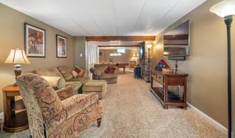 35 Shinnecock Hills Dr, Albany, NY 12205
