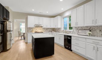 3905 COOK St, Alexandria, VA 22311