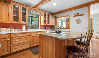221 White Oak Trl, Banner Elk, NC 28604