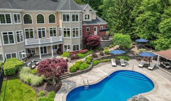 1 Stoneridge Dr, Albany, NY 12211