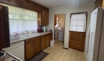 108 Barnett Dr, Bishopville, SC 29010