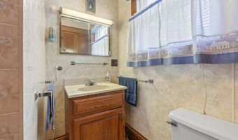 31 Monroe St, Augusta, ME 04330