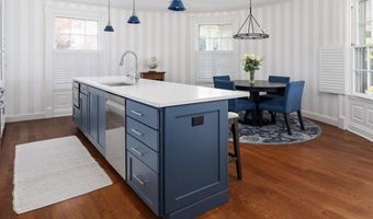 217 Hope St 1, Bristol, RI 02809