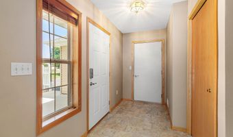 2100 Burr Oak Dr Ln B, Austin, MN 55912