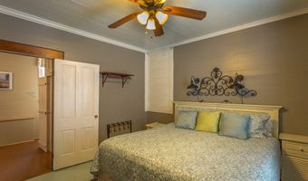 19 Leslie St, Apalachicola, FL 32320