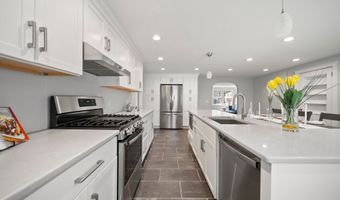 21 Oakwood Mnr, Cromwell, CT 06416