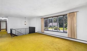 49 Magnolia Ln, Coventry, RI 02816