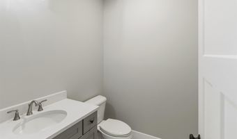 8 Stone Creek Dr, Brentwood, NH 03833