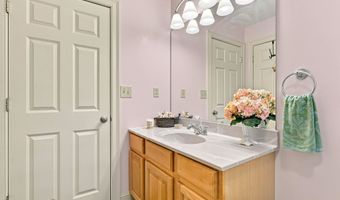 40 Lakewood Dr, Alton, NH 03810