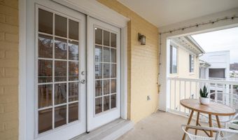 4113 S FOUR MILE RUN Dr #404, Arlington, VA 22204