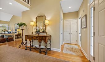 305 Richmond Glen Dr, Cheshire, CT 06410