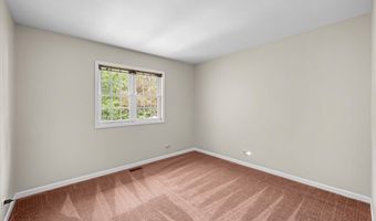 640 Ash St, Algonquin, IL 60102