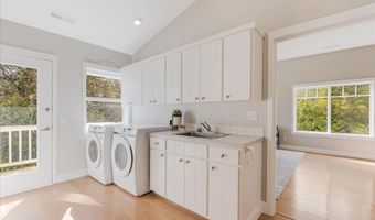 15109 2ND St, Aurora, OR 97002
