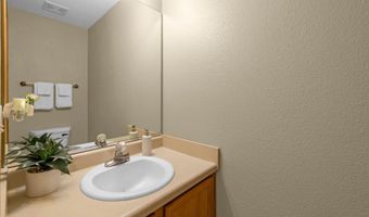 1046 10th Ave NW, Altoona, IA 50009
