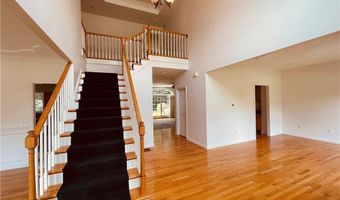 9 Elizabeth Dr, Lincoln, RI 02865