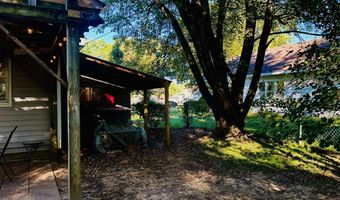 922 S Oak Ave, Aurora, MO 65605