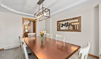 618 OAKHURST Dr, Cheyenne, WY 82009