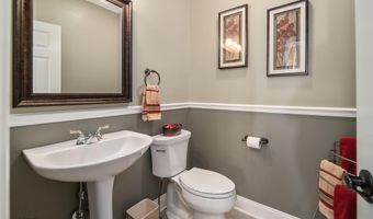 35 Shinnecock Hills Dr, Albany, NY 12205