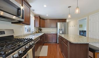 5 County St, Berkley, MA 02779