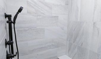 336 W Boxthorn Dr, Andover, KS 67002