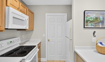 4 Hollyhock Knoll Ct 4, Bourne, MA 02532