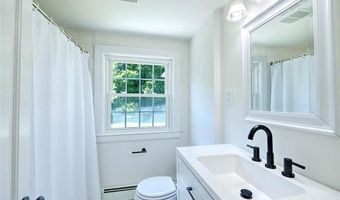 29 Melrose Ave, Barrington, RI 02806