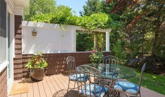 84 Rodman St, Narragansett, RI 02882