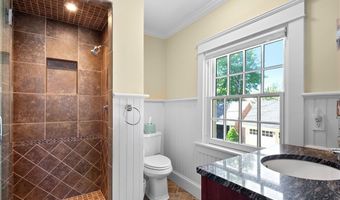 51 Ayrault St, Newport, RI 02840