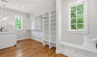 3555 N DICKERSON St, Arlington, VA 22207