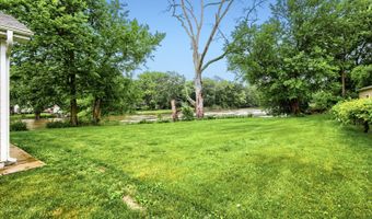 17 Willow St, Algonquin, IL 60102