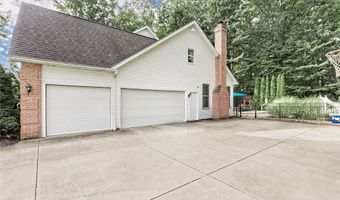 225 Linwood Ln, Aurora, OH 44202