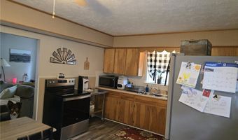 1422 Pin Oak Dr, Akron, OH 44312