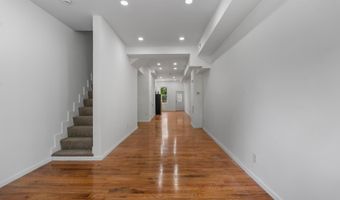2912 AUCHENTOROLY Ter, Baltimore, MD 21217