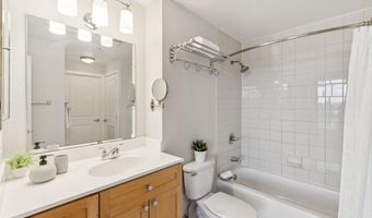 2001 15TH St N 506, Arlington, VA 22201